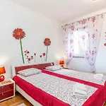 2 Bedroom Cozy In