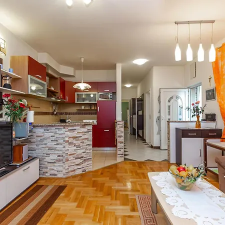Apartment 2 Bedroom Cozy In Novi Vinodolski