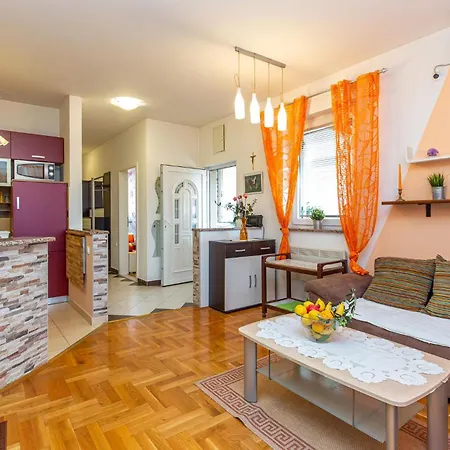 2 Bedroom Awesome In Novi Vinodolski