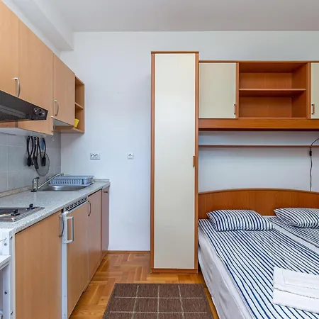 2 Bedroom Cozy In Apartment *