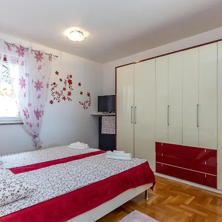 2 Bedroom Cozy In * Novi Vinodolski