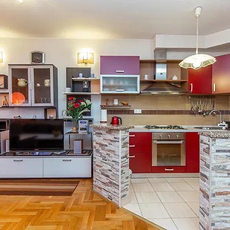2 Bedroom Cozy In Apartment Novi Vinodolski