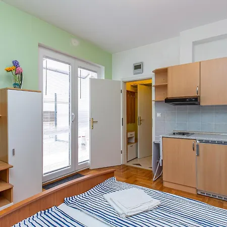 Apartment 2 Bedroom Awesome In *