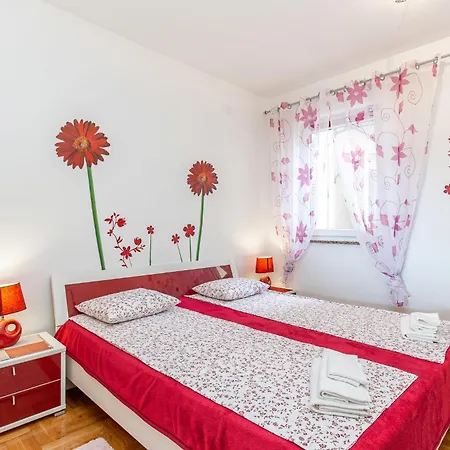 2 Bedroom Cozy In